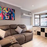 Refurbished Home, 8 Mins To Cc