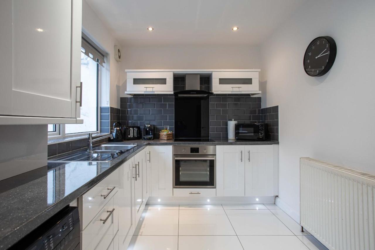 Holiday home Refurbished Home, 8 Mins To Cc
