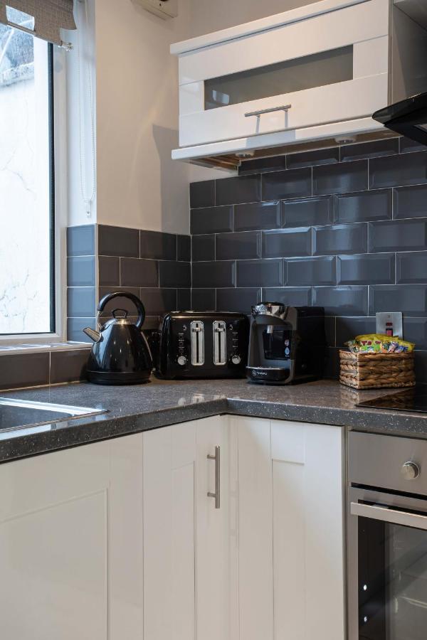 Refurbished Home, 8 Mins To Cc Holiday home Belfast