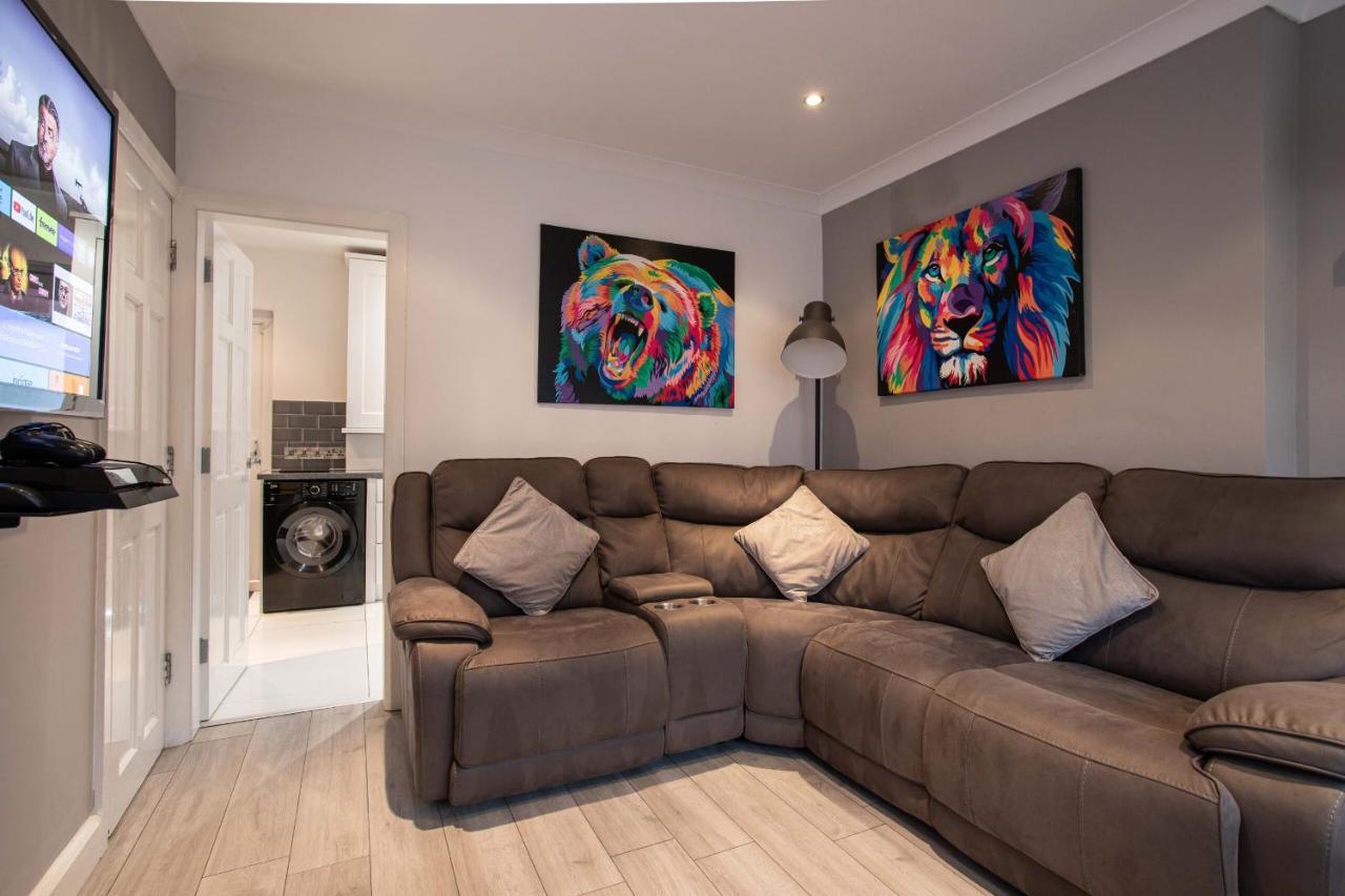 Refurbished Home, 8 Mins To Cc