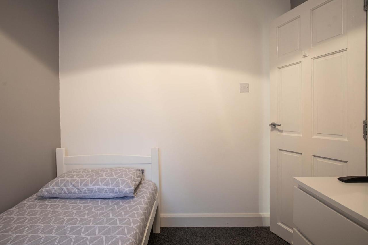 Refurbished Home, 8 Mins To Cc