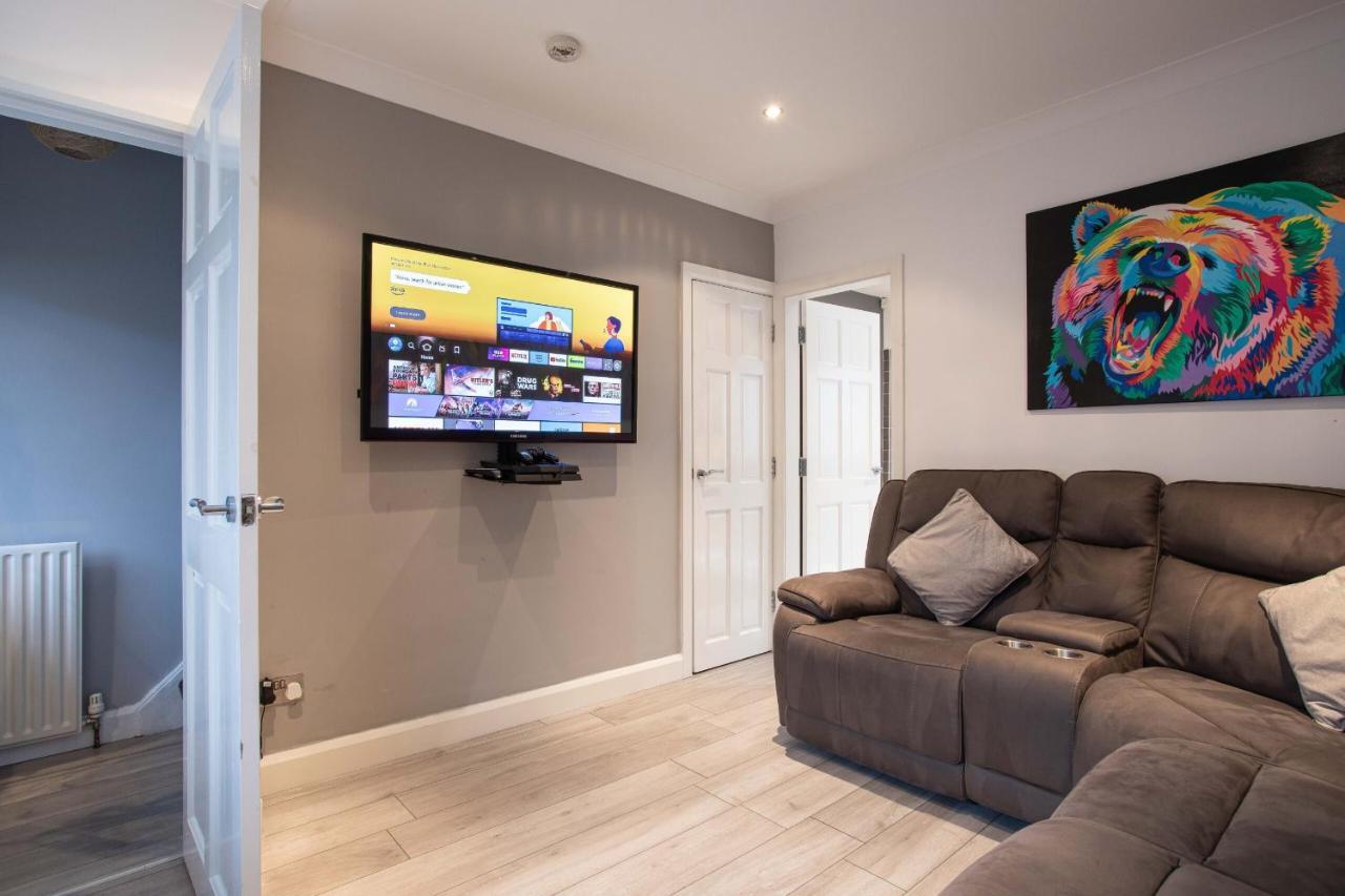 Refurbished Home, 8 Mins To Cc