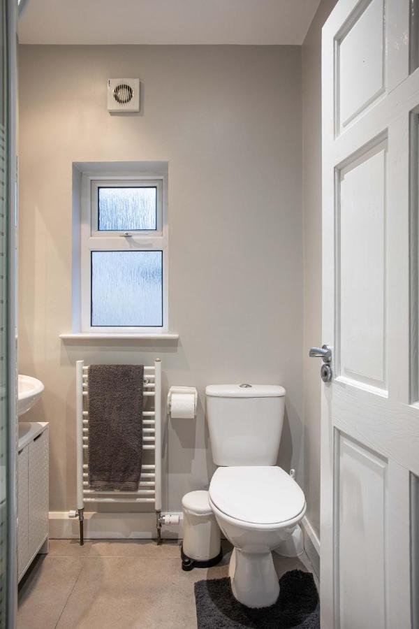 Refurbished Home, 8 Mins To Cc Holiday home Belfast
